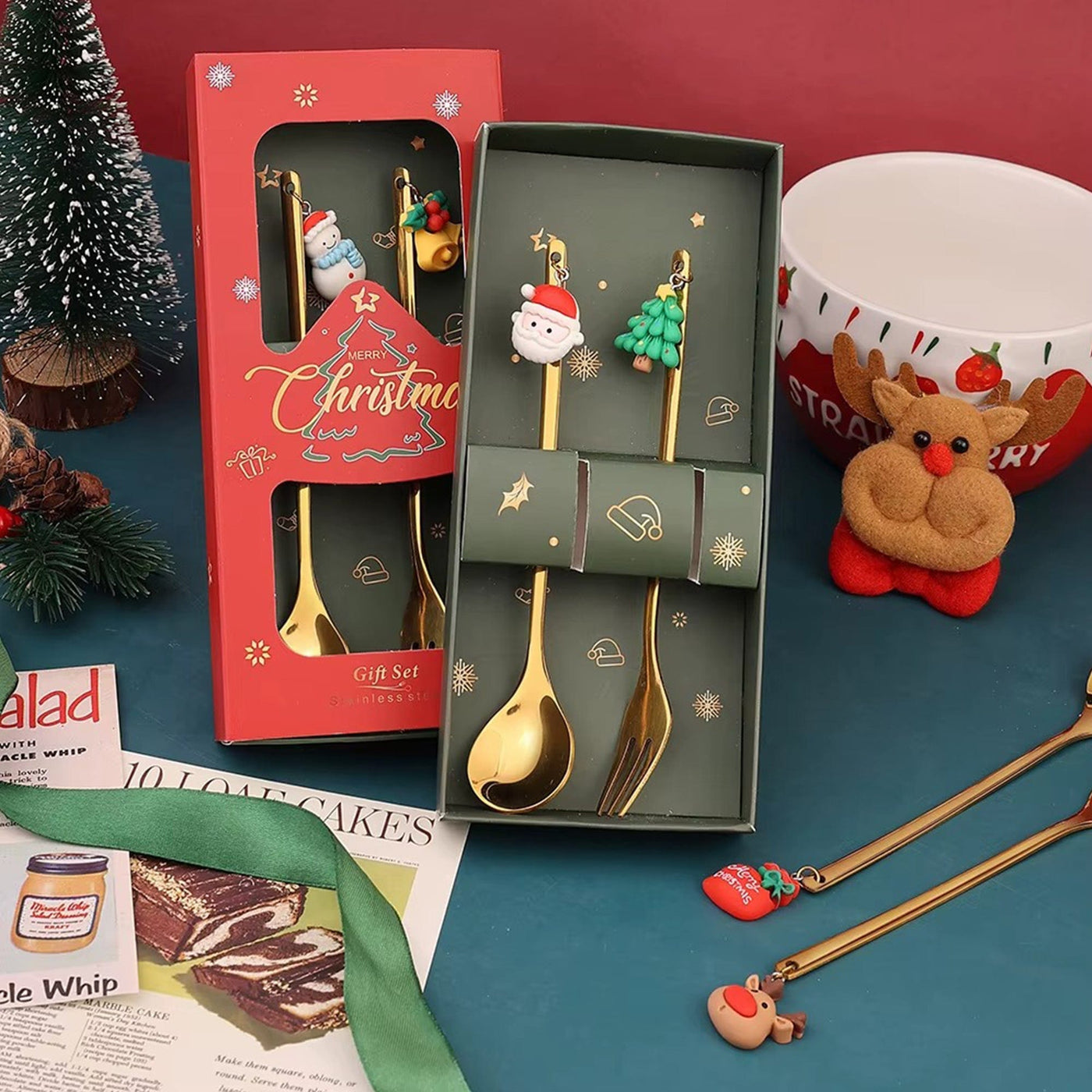 Set 2 Lingurite si Furculite Inox Craciun, Modele Festive cu Ren, Brad - Imagine 1